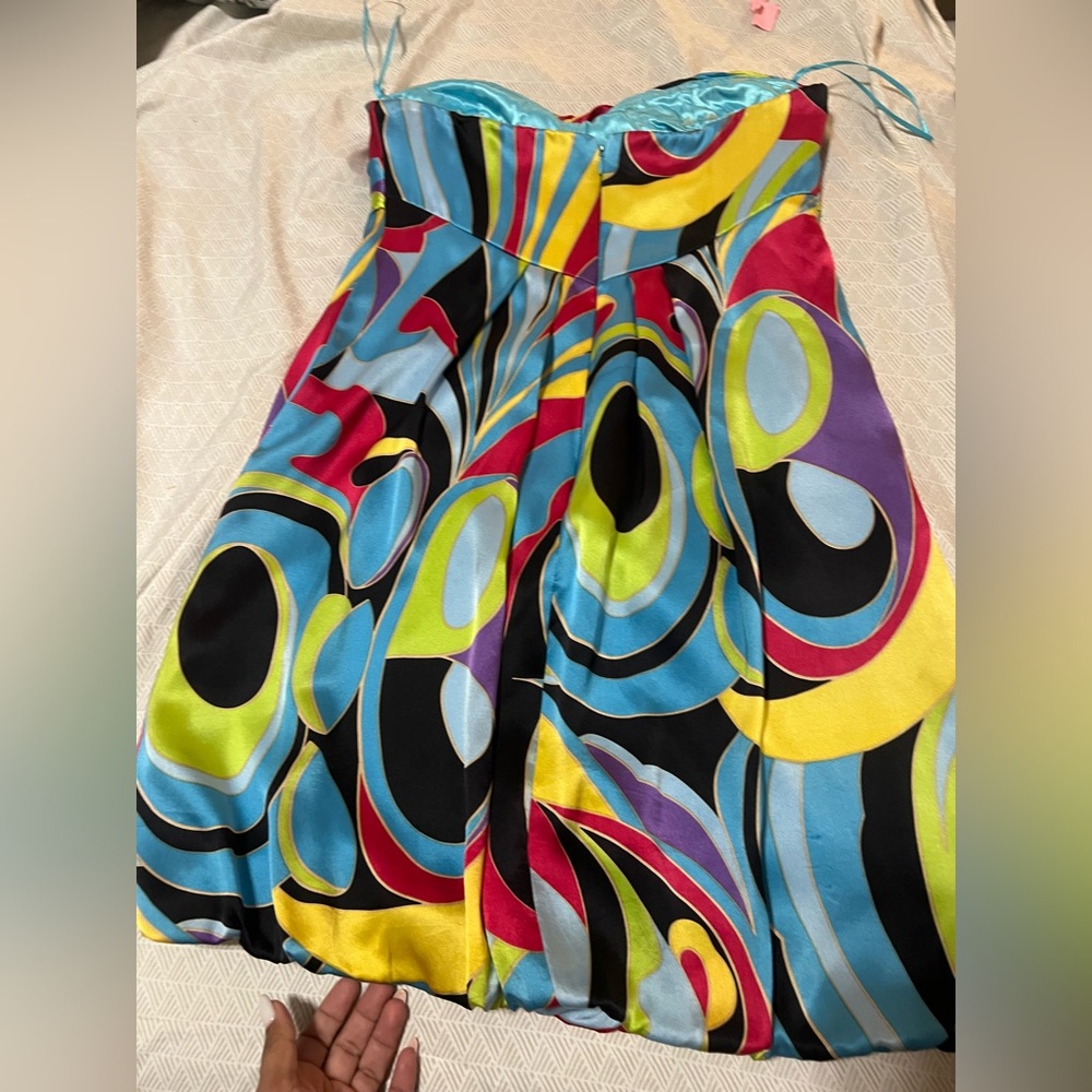 Cache Strapless Dress with Bold Multicolor Pattern - Picture 8 of 9